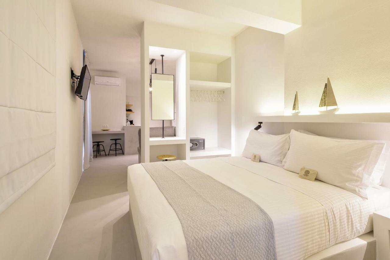 Peven Suites Náousa Quarto foto
